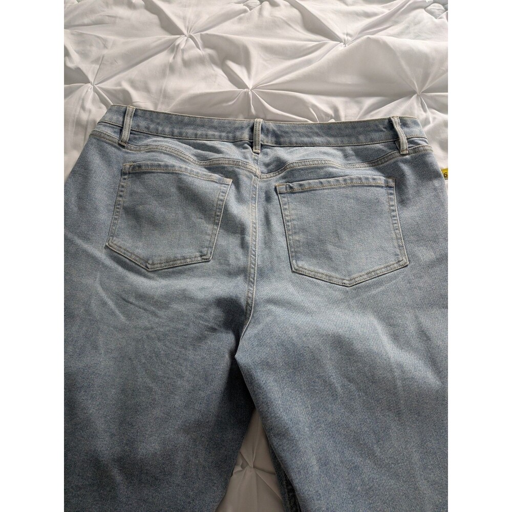 Lane Bryant Signature Fit Straight Leg Crop Jean 20P Lt Bl Embroidery Rhinestone - Picture 11 of 16